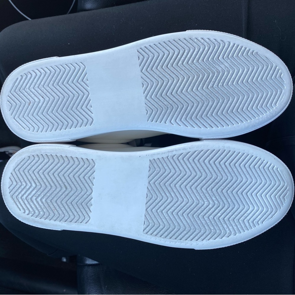 ✨Betsey Johnson Presley Sneakers ❤️✨ - Picture 4 of 5